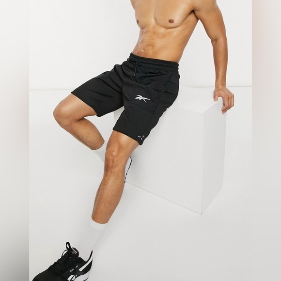 Reebok Training Essentials Athletic Gym Shorts in Black/White Men’s Large - Picture 1 of 9